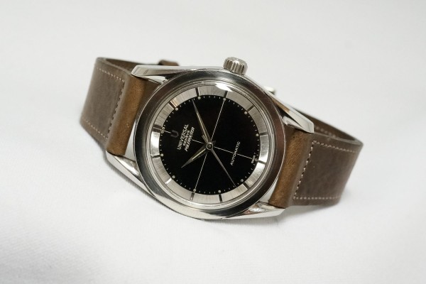 UNIVERSAL GENEVE POLEROUTER REF.20366-1 BLACK GILT DIAL（ＯＴ-01／１９６２年)の詳細写真1枚目