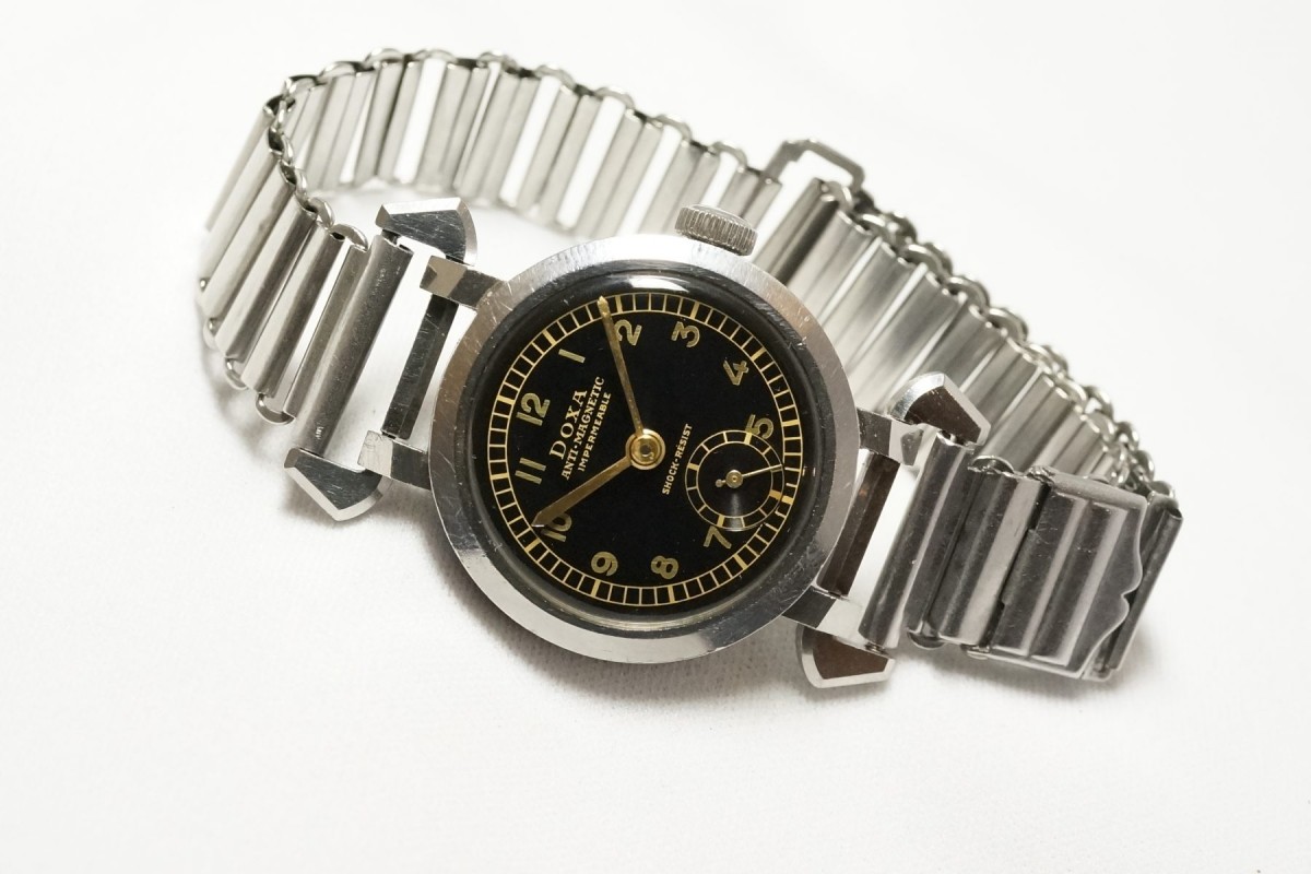 DOXA Black Gilt Dial Flexble Lugs Clamshell Case Unpolished