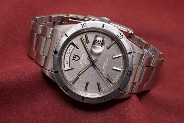 チュードル DATE-DAY Ref-7020/0 Jumbo Gray Dial（TO-098／1969年)の詳細写真1枚目