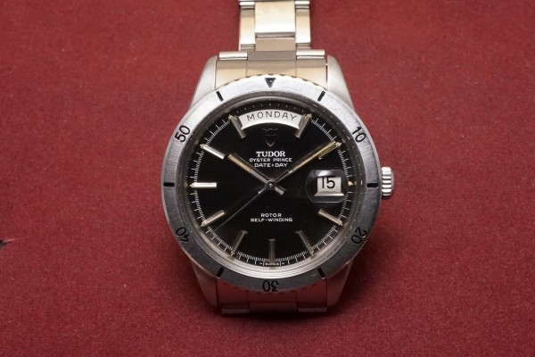 チュードル DATE-DAY Ref-7020/0 Jumbo Gray Dial（TO-098／1969年)の詳細写真2枚目