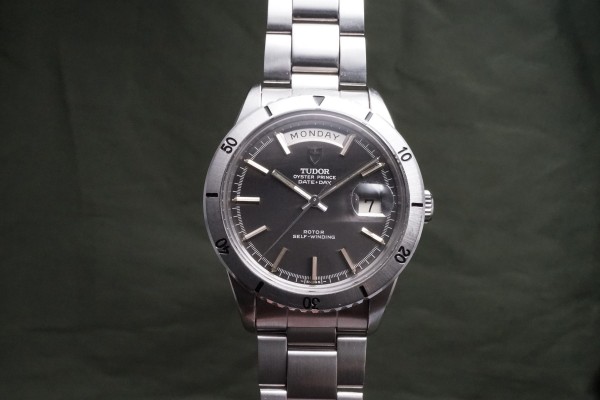 チュードル DATE-DAY Ref-7020/0 Gray Dial（TO-01／1969年)の詳細写真2枚目