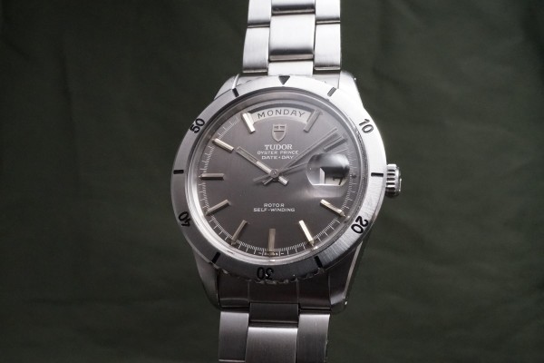 チュードル DATE-DAY Ref-7020/0 Gray Dial（TO-01／1969年)の詳細写真3枚目