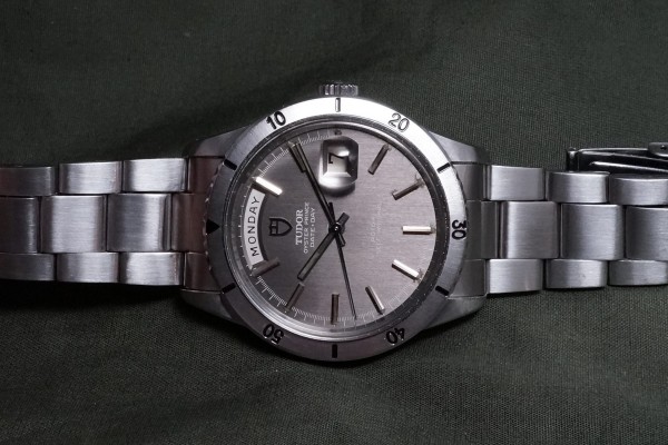 チュードル DATE-DAY Ref-7020/0 Gray Dial（TO-01／1969年)の詳細写真4枚目