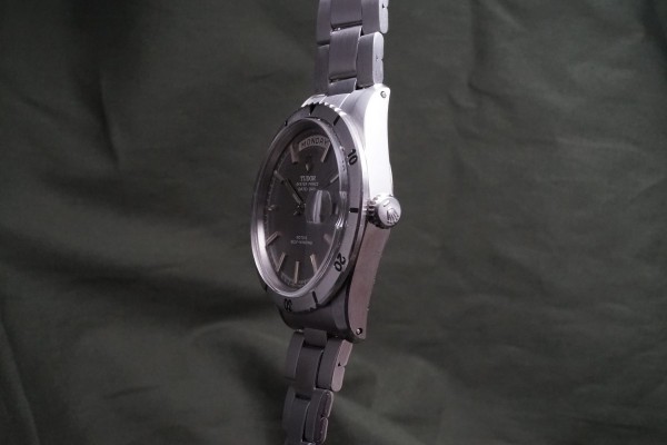 チュードル DATE-DAY Ref-7020/0 Gray Dial（TO-01／1969年)の詳細写真5枚目