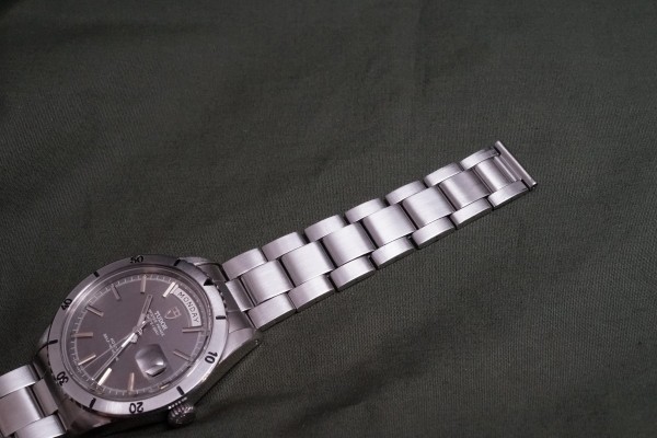 チュードル DATE-DAY Ref-7020/0 Gray Dial（TO-01／1969年)の詳細写真7枚目