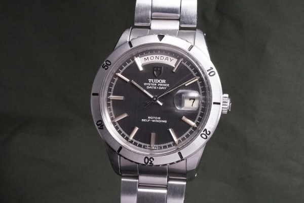 チュードル DATE-DAY Ref-7020/0 Gray Dial（TO-01／1969年)の詳細写真1枚目